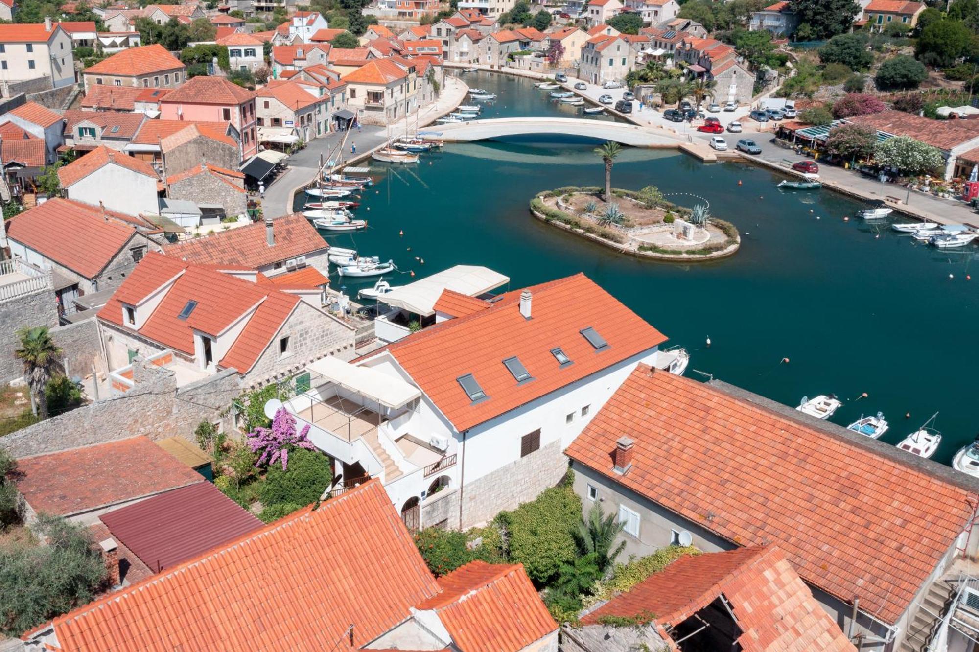 Apartments Damjanic Jerko Vrboska Eksteriør billede