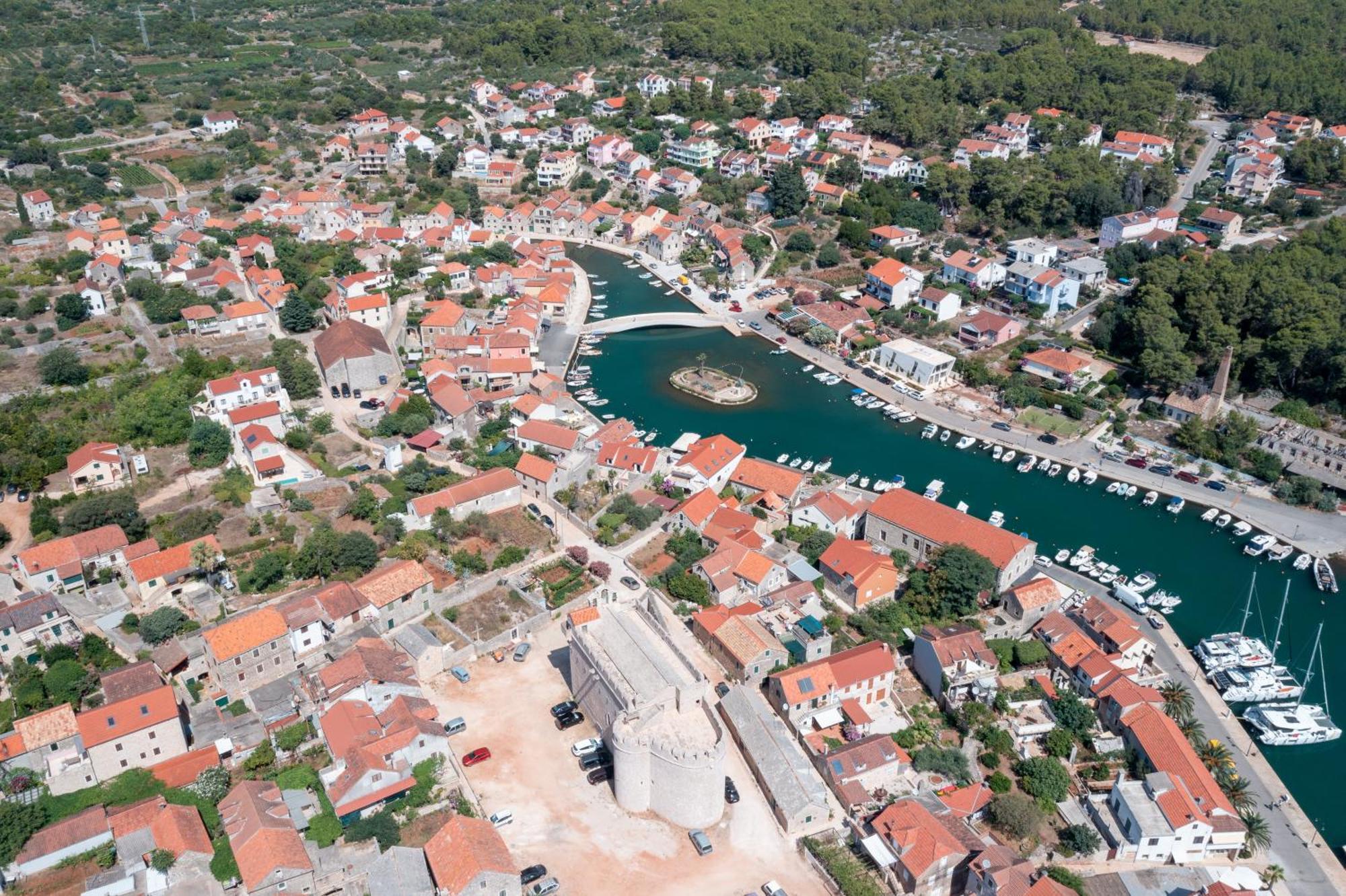 Apartments Damjanic Jerko Vrboska Eksteriør billede